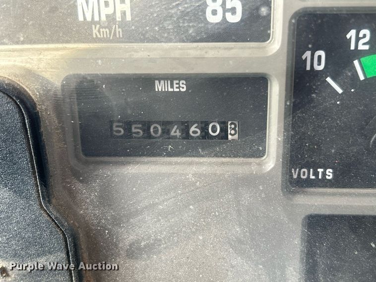 image for item DI7902 1996 International 8200  semi truck