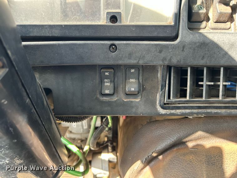 image for item DI7902 1996 International 8200  semi truck