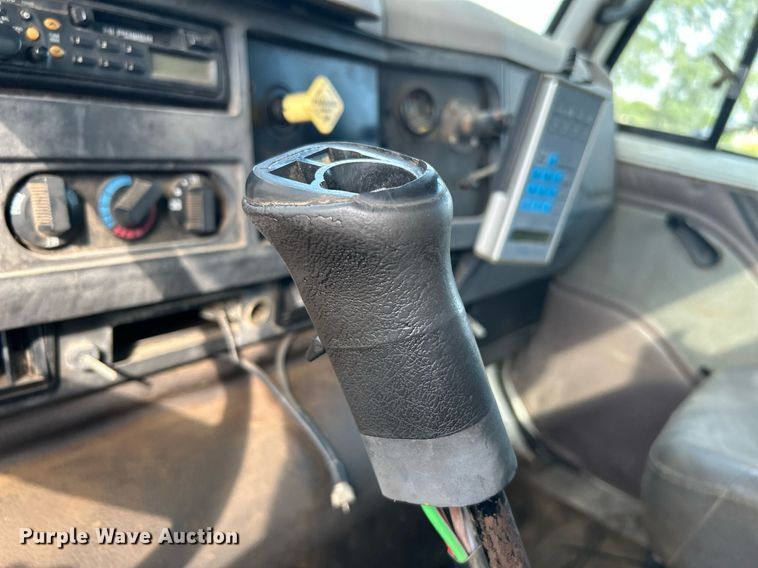 image for item DI7902 1996 International 8200  semi truck