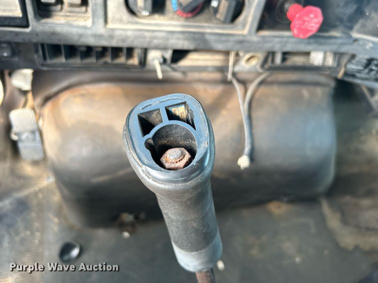 image for item DI7902 1996 International 8200  semi truck