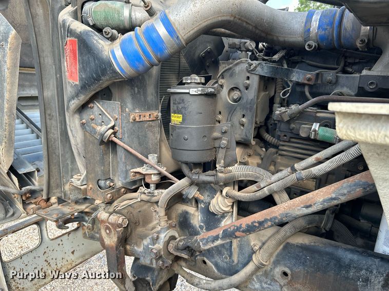 image for item DI7902 1996 International 8200  semi truck