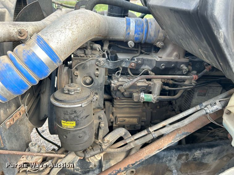 image for item DI7902 1996 International 8200  semi truck