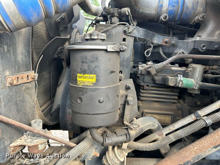 image for item DI7902 1996 International 8200  semi truck