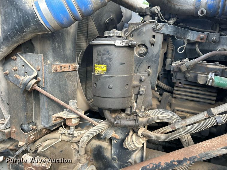 image for item DI7902 1996 International 8200  semi truck