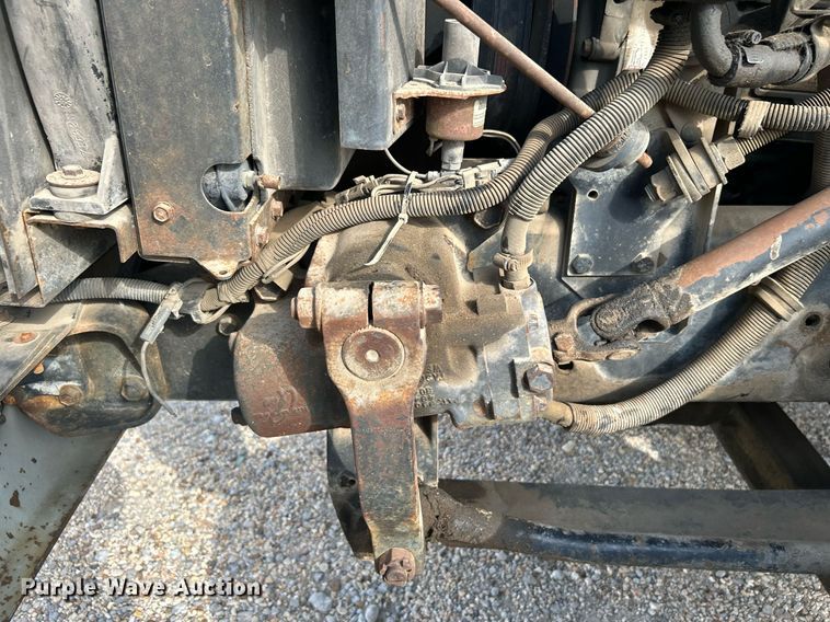 image for item DI7902 1996 International 8200  semi truck