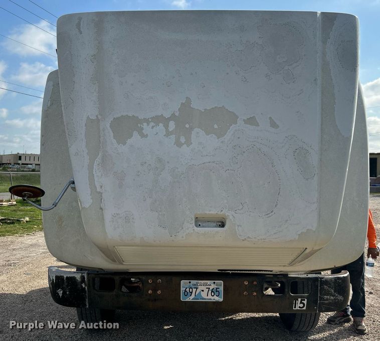 image for item DI7902 1996 International 8200  semi truck