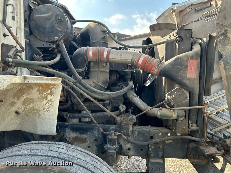 image for item DI7902 1996 International 8200  semi truck