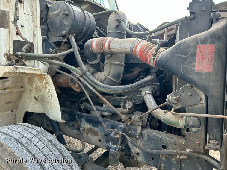 image for item DI7902 1996 International 8200  semi truck