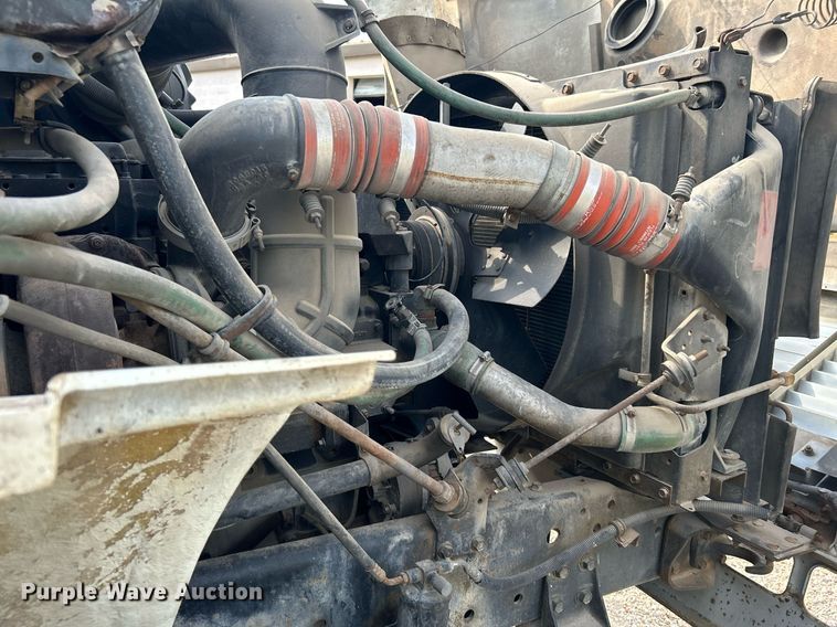 image for item DI7902 1996 International 8200  semi truck