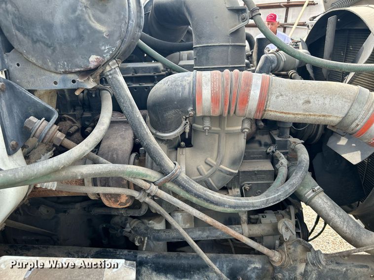 image for item DI7902 1996 International 8200  semi truck