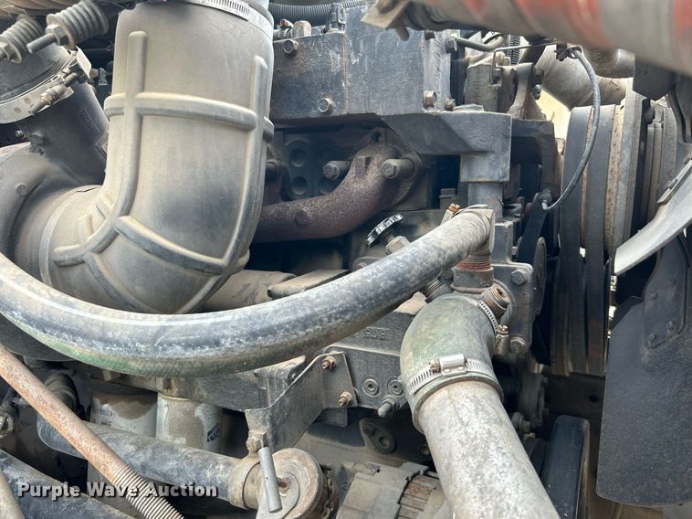 image for item DI7902 1996 International 8200  semi truck