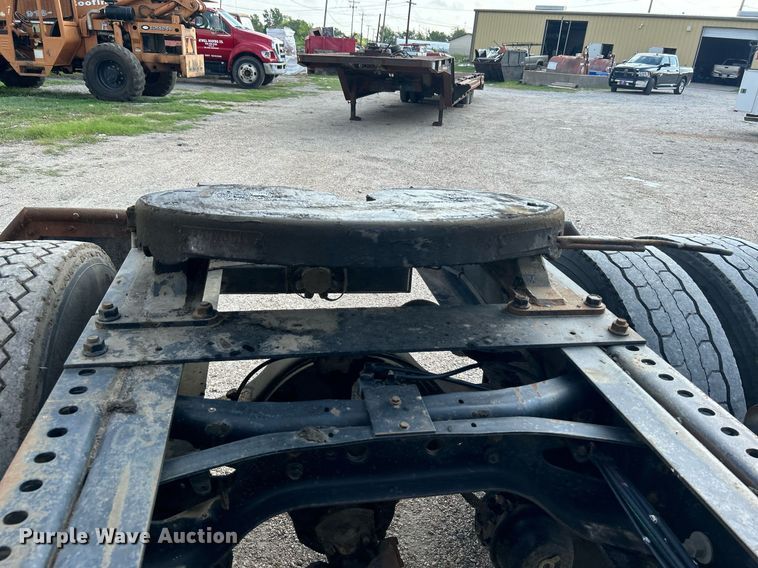 image for item DI7902 1996 International 8200  semi truck