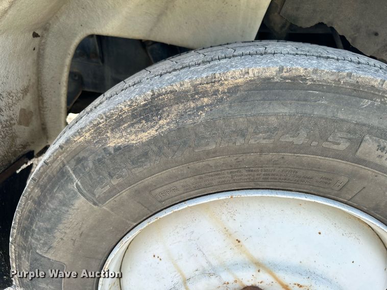 image for item DI7902 1996 International 8200  semi truck