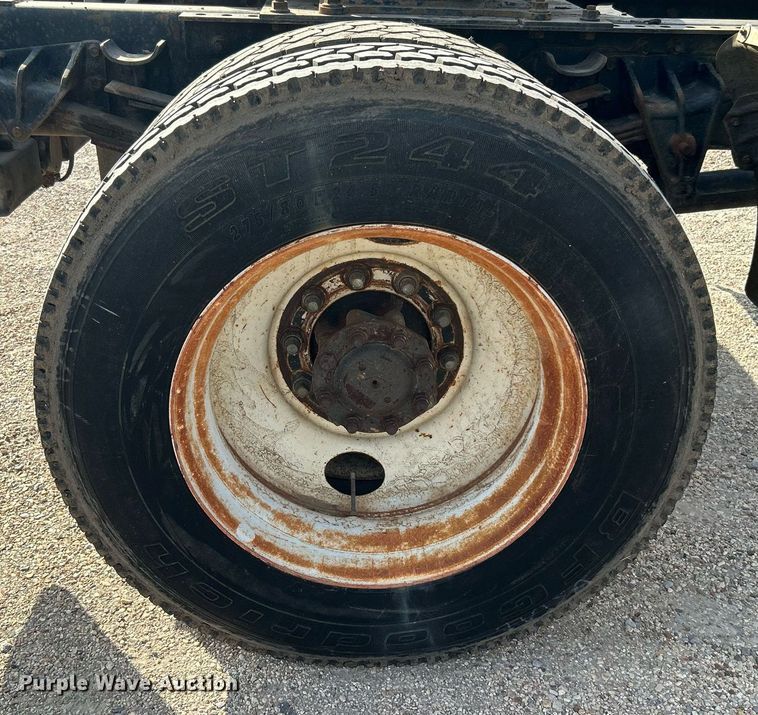 image for item DI7902 1996 International 8200  semi truck