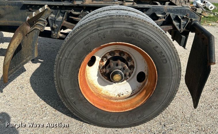 image for item DI7902 1996 International 8200  semi truck