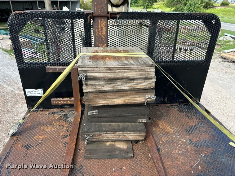 image for item DI7904 1990 Ford F800  crane truck