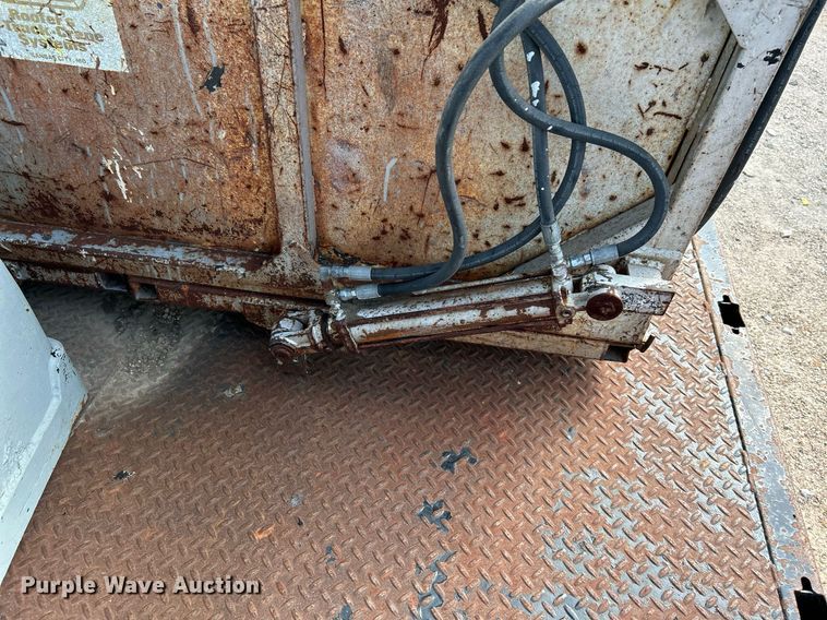 image for item DI7904 1990 Ford F800  crane truck