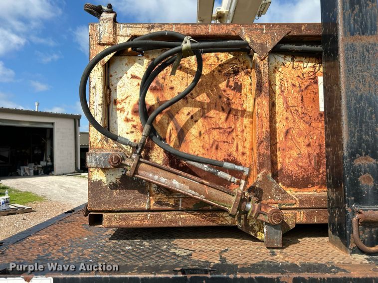 image for item DI7904 1990 Ford F800  crane truck