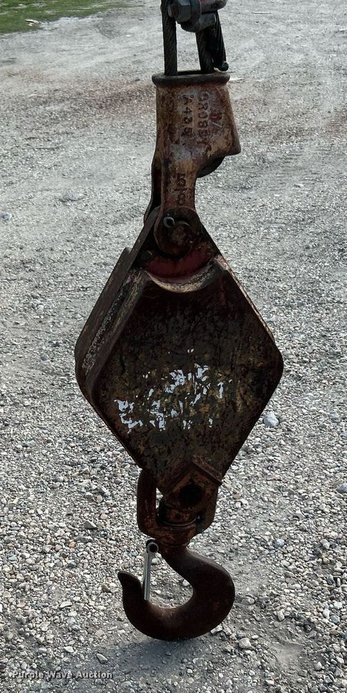 image for item DI7904 1990 Ford F800  crane truck