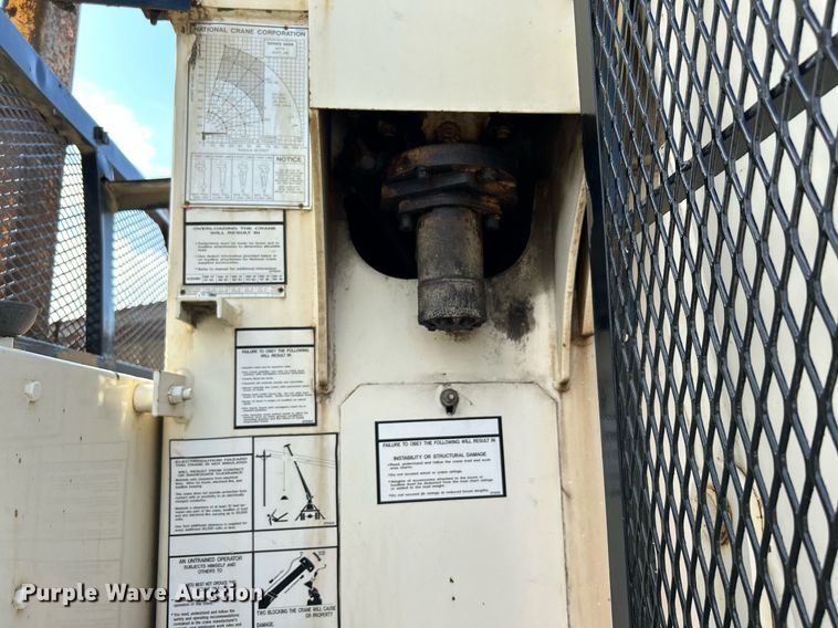 image for item DI7904 1990 Ford F800  crane truck