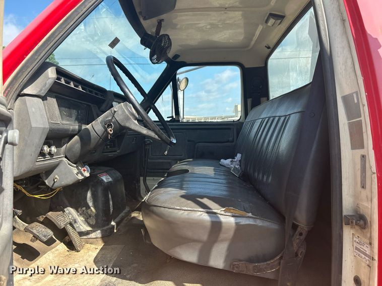 image for item DI7904 1990 Ford F800  crane truck