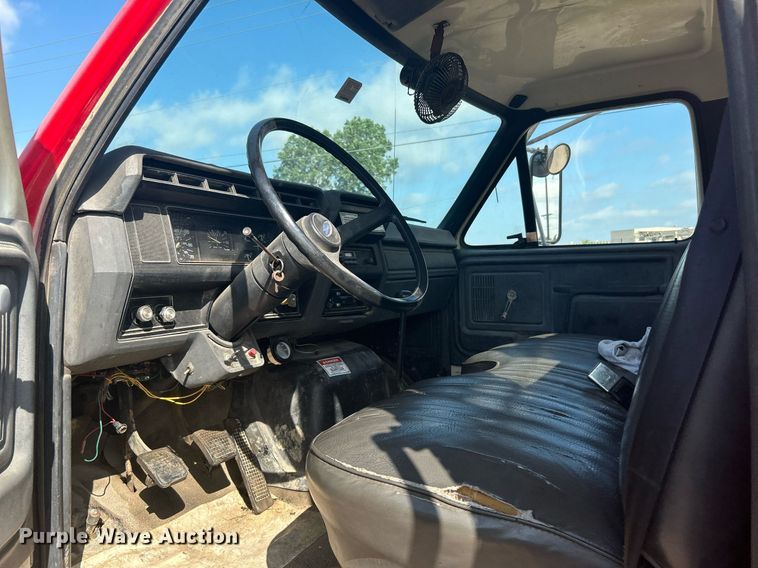 image for item DI7904 1990 Ford F800  crane truck