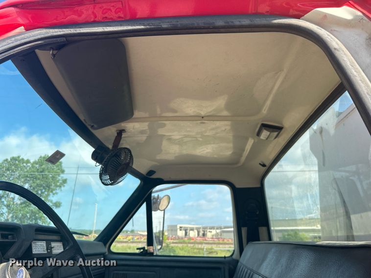 image for item DI7904 1990 Ford F800  crane truck