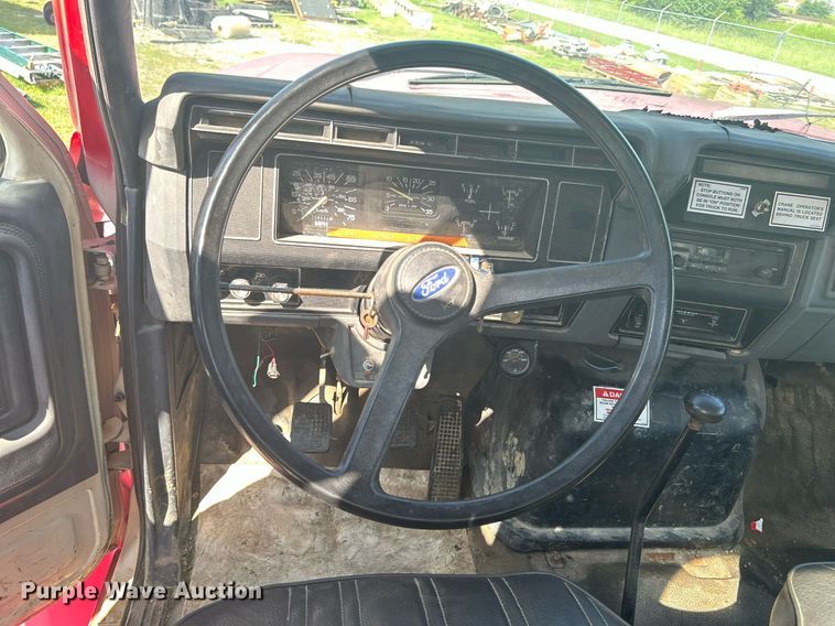 image for item DI7904 1990 Ford F800  crane truck