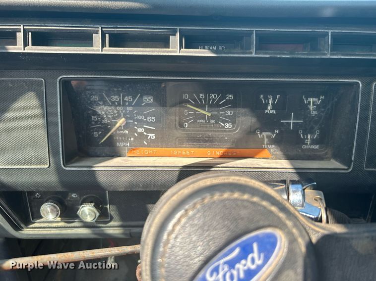 image for item DI7904 1990 Ford F800  crane truck