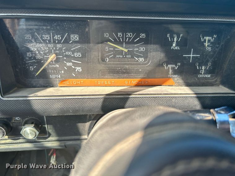 image for item DI7904 1990 Ford F800  crane truck