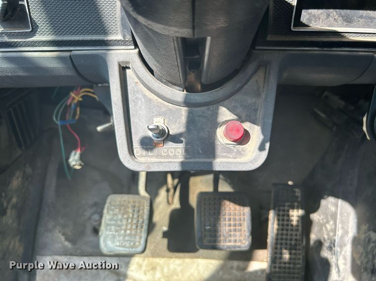 image for item DI7904 1990 Ford F800  crane truck