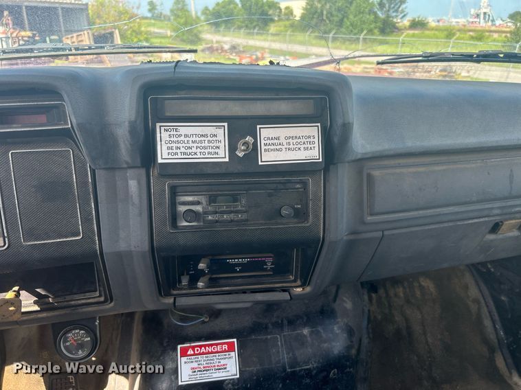 image for item DI7904 1990 Ford F800  crane truck