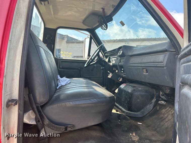 image for item DI7904 1990 Ford F800  crane truck