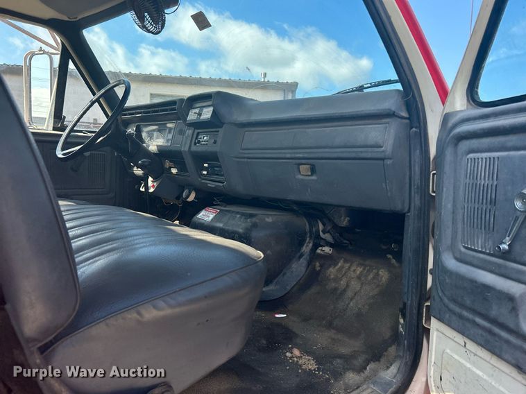 image for item DI7904 1990 Ford F800  crane truck