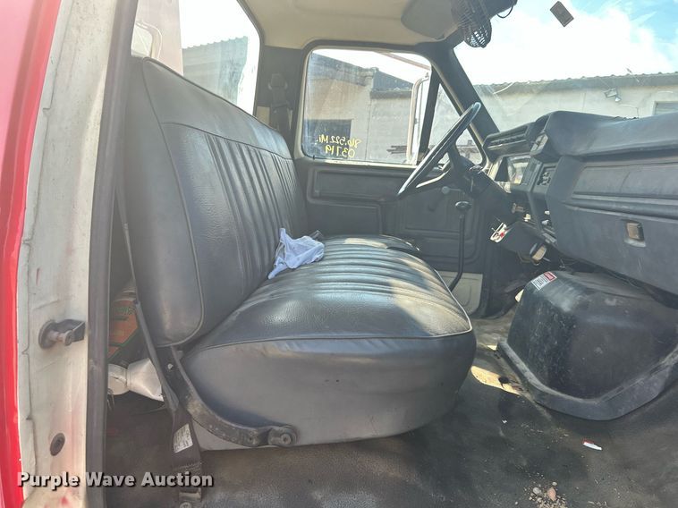 image for item DI7904 1990 Ford F800  crane truck