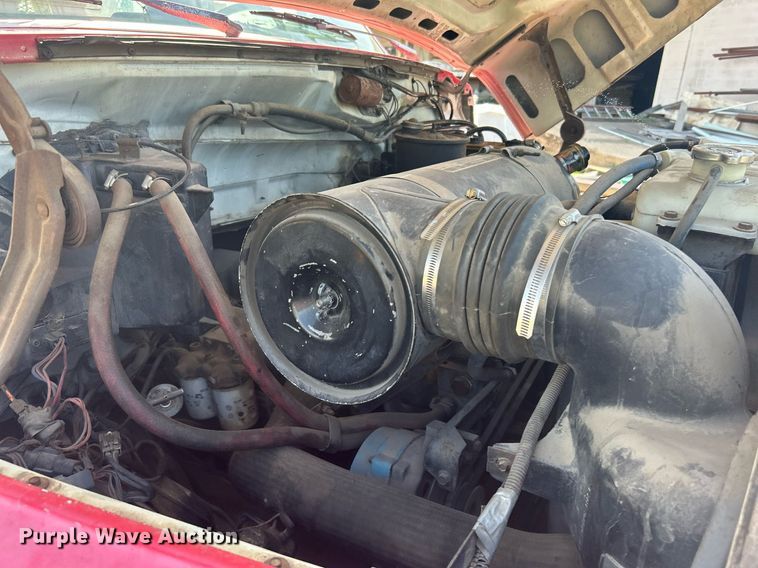 image for item DI7904 1990 Ford F800  crane truck