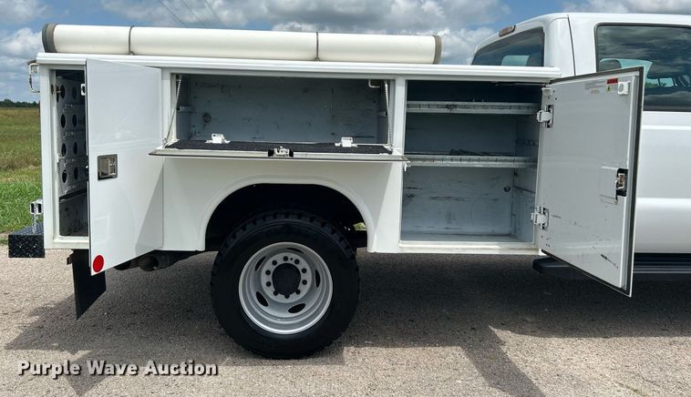 image for item DI7913 2011 Ford F550 Super Duty  Crew Cab utility / service truck