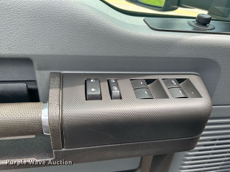 image for item DI7913 2011 Ford F550 Super Duty  Crew Cab utility / service truck