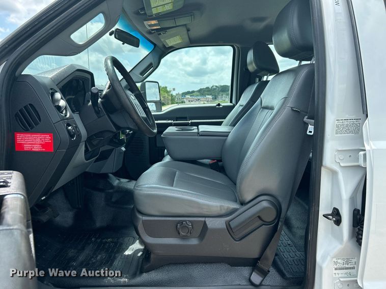 image for item DI7913 2011 Ford F550 Super Duty  Crew Cab utility / service truck