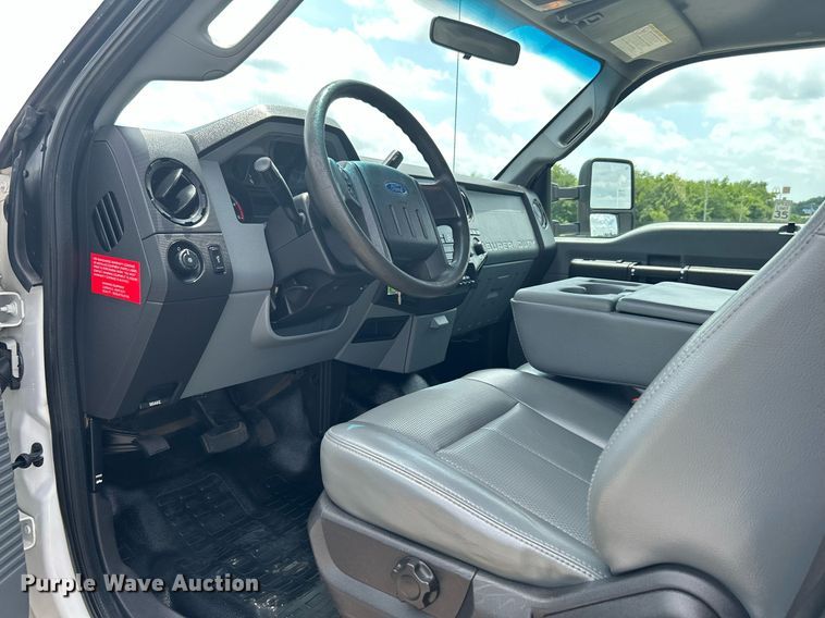 image for item DI7913 2011 Ford F550 Super Duty  Crew Cab utility / service truck