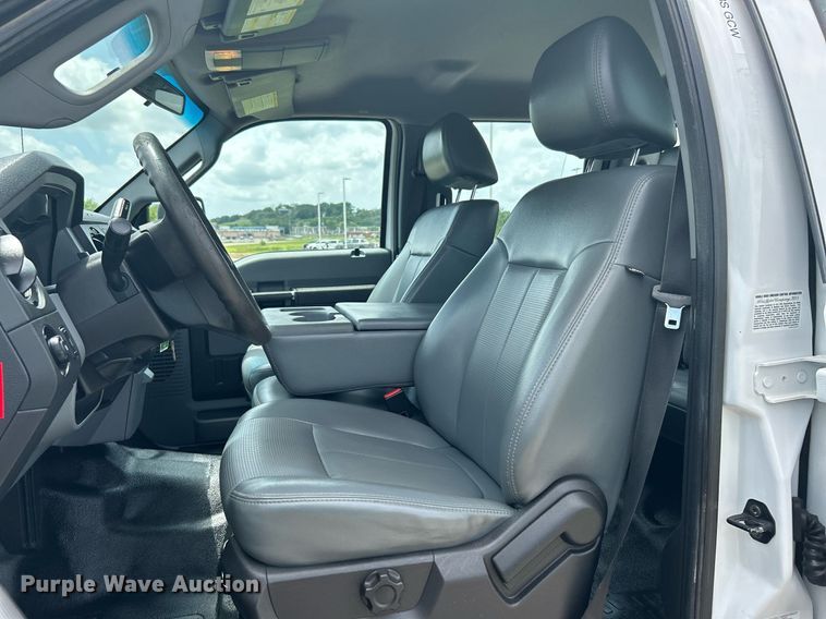 image for item DI7913 2011 Ford F550 Super Duty  Crew Cab utility / service truck