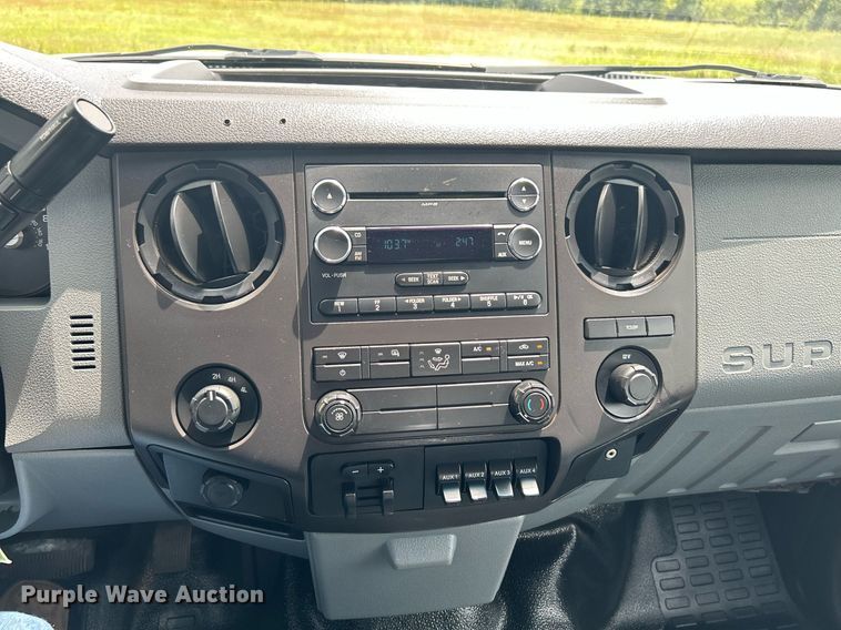 image for item DI7913 2011 Ford F550 Super Duty  Crew Cab utility / service truck