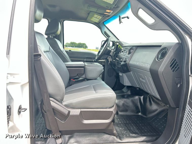 image for item DI7913 2011 Ford F550 Super Duty  Crew Cab utility / service truck