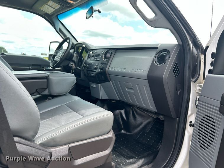 image for item DI7913 2011 Ford F550 Super Duty  Crew Cab utility / service truck