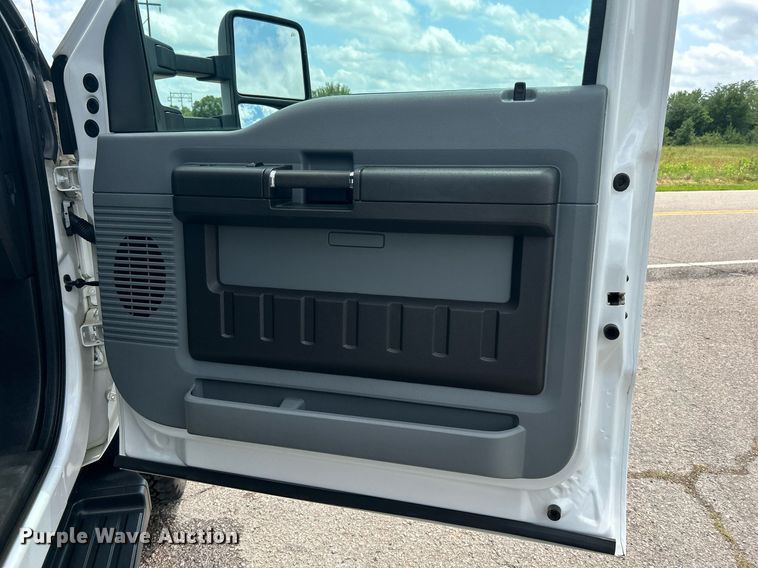 image for item DI7913 2011 Ford F550 Super Duty  Crew Cab utility / service truck