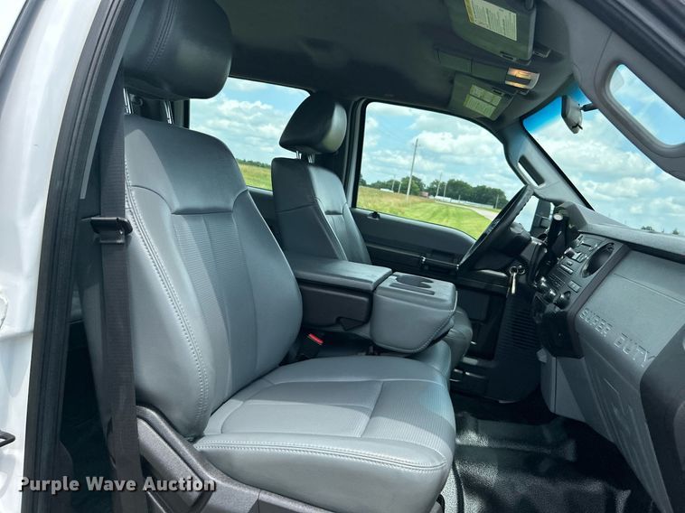 image for item DI7913 2011 Ford F550 Super Duty  Crew Cab utility / service truck