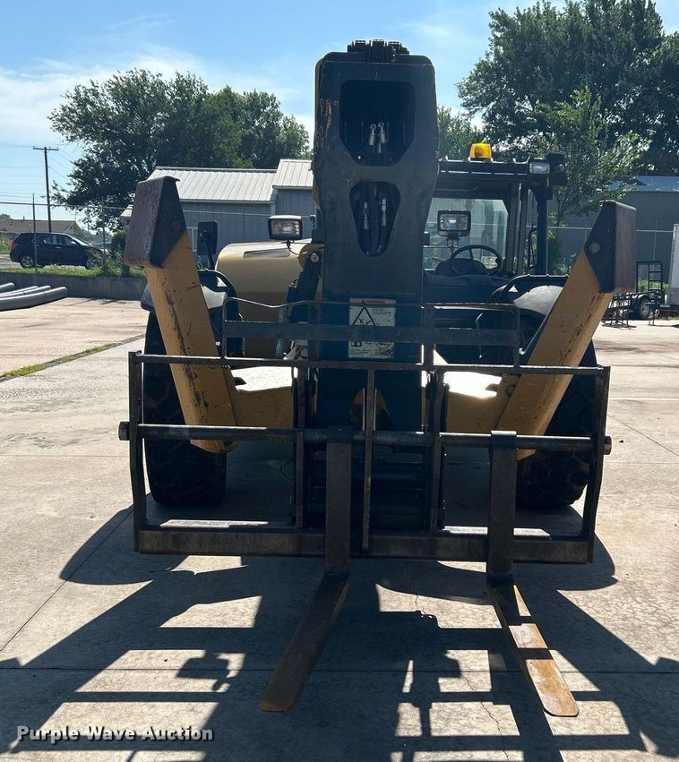 image for item DI7915 2013 Caterpillar TL1055C  telehandler