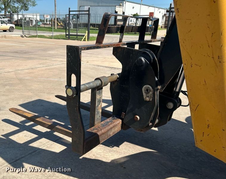 image for item DI7915 2013 Caterpillar TL1055C  telehandler