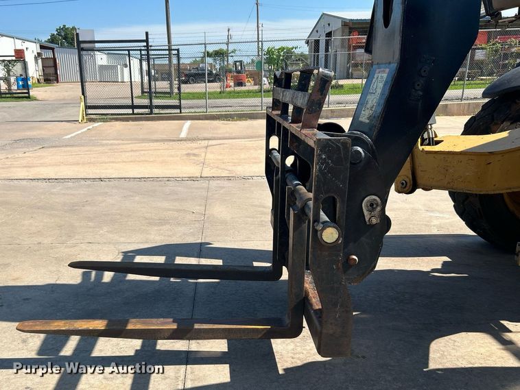 image for item DI7915 2013 Caterpillar TL1055C  telehandler