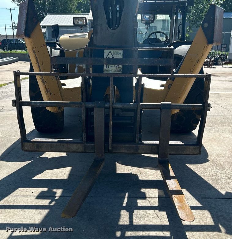 image for item DI7915 2013 Caterpillar TL1055C  telehandler